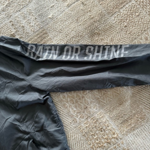 CNTR Running Reflective Rain Jacket - Picture 5 of 5